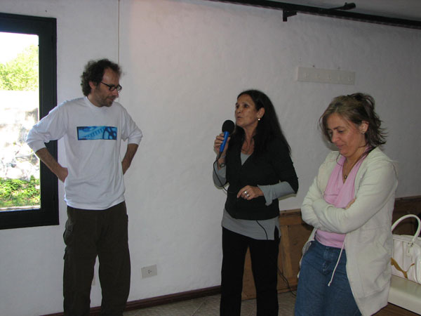 Con Silvia V�zquez  (Secretaria de Cultura de Vicente L�pez) y Alejandra Maga�a al micr�fono (Vicente L�pez Filma)