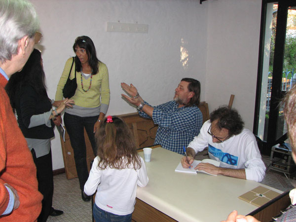 Willie Prav�z presentando a Mariana Folatelli